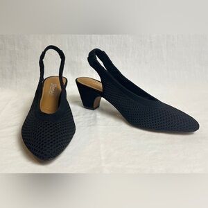 J. Renee women’s Kairi stretch heel in black